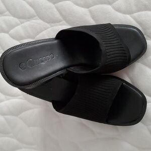 CUCCOO black ribbed non stretch single band chunky heeled mule sandals.
